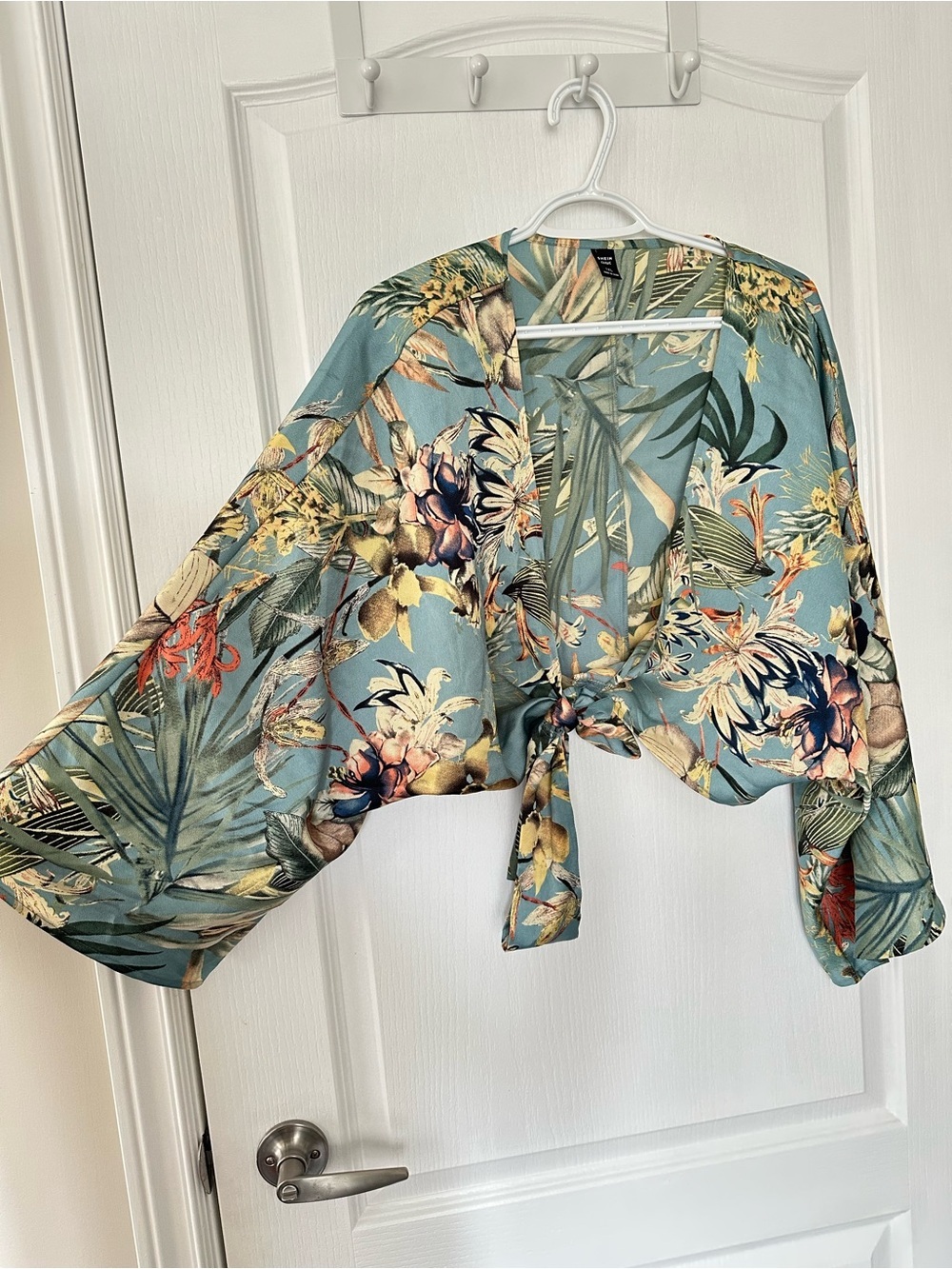 NWOT Tropical Floral Tie-Front Crop Kimono Coastal Boho Beach Sage, Cream & Blue